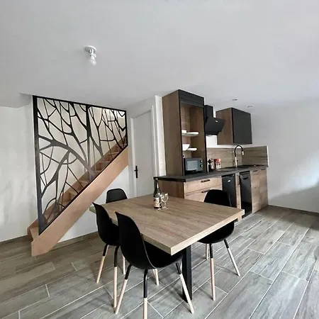 Logis De La Pomme D'or X Melrose Дом отдыха *