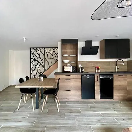 Logis De La Pomme D'or X Melrose Дом отдыха *