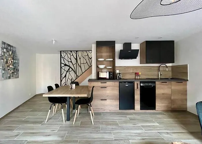 Logis De La Pomme D'or X Melrose Semesterbostad *