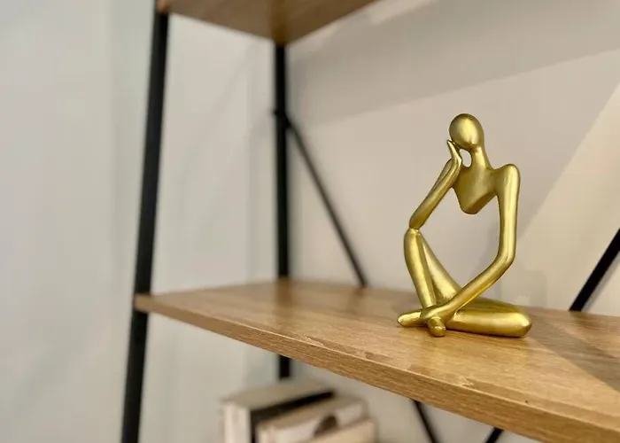 Logis De La Pomme D'or X Melrose *