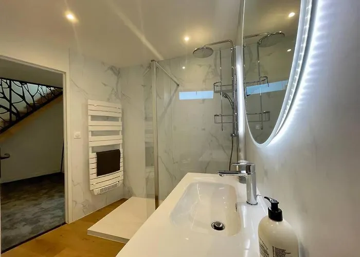 Logis De La Pomme D'or X Melrose Semesterbostad *